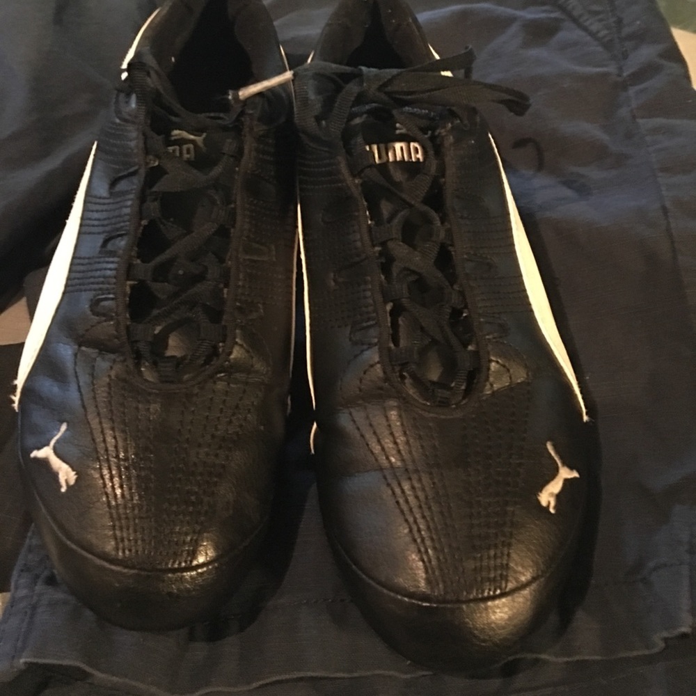 Some Classic BLACK AND WHITE PUMA WOMENS SIZES 8